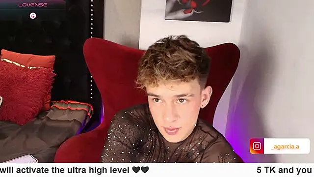 Snapshot of LiamWildx20 chatting on 10/21/25, 12:33 LiamWildx20 online show from 10/21/25, 12:33