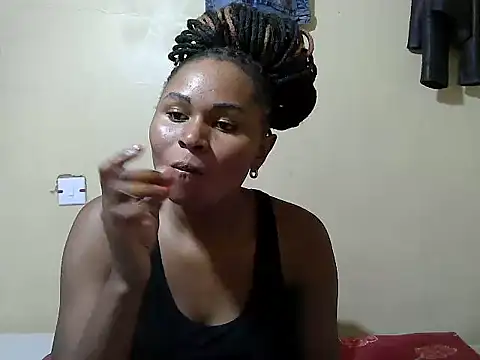 Creamy-Aisha online show from 10/18/25, 04:30