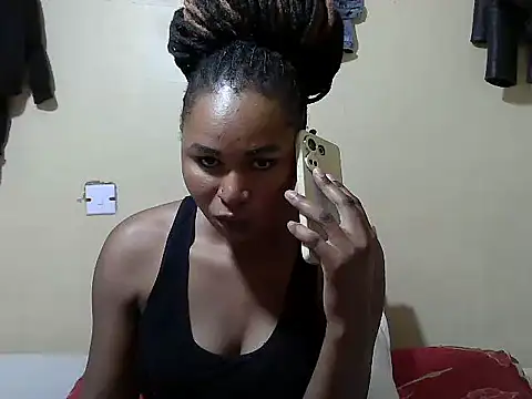 Creamy-Aisha online show from 10/28/25, 03:14