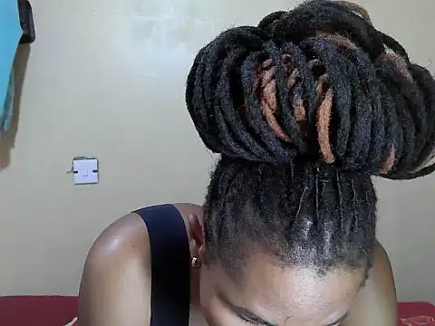 Creamy-Aisha online show from 11/11/25, 11:10