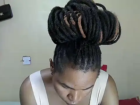 Creamy-Aisha online show from 11/14/25, 08:13