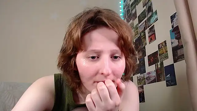 Snapshot of c0ralynx chatting on 03/18/25, 09:52 c0ralynx online show from 03/18/25, 09:52