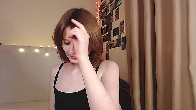 Snapshot of c0ralynx chatting on 10/10/25, 08:13 c0ralynx online show from 10/10/25, 08:13