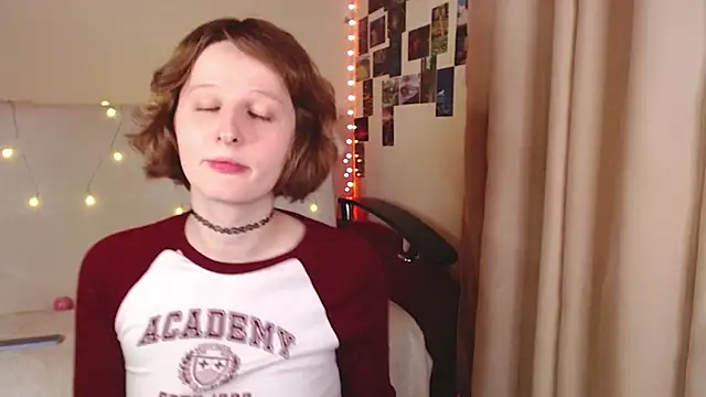 Snapshot of c0ralynx chatting on 10/20/25, 07:14 c0ralynx online show from 10/20/25, 07:14