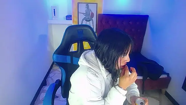 chloe 03  online show from 09/10/25, 08:09