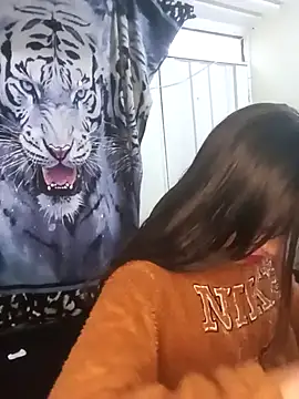 chloe 03  online show from 11/21/25, 09:13