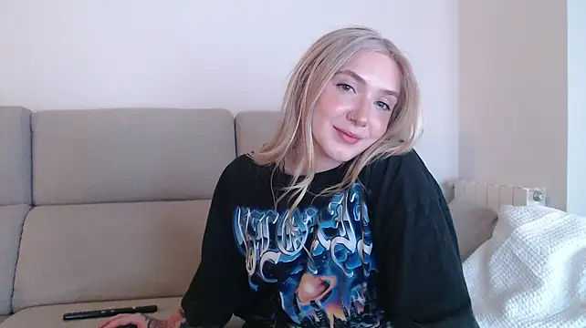 Snapshot of tattoobbgirl chatting on 09/27/25, 05:07 tattoobbgirl online show from 09/27/25, 05:07