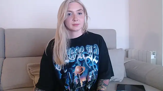 Snapshot of tattoobbgirl chatting on 10/02/25, 06:04 tattoobbgirl online show from 10/02/25, 06:04