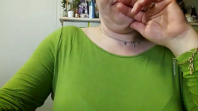 Snapshot of mimi19820 chatting on 03/17/25, 08:18 mimi19820 online show from 03/17/25, 08:18