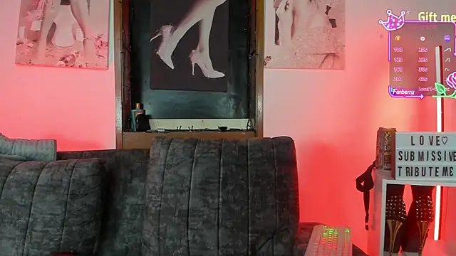 Snapshot of _LuanaDabbraccio chatting on 10/03/25, 10:51 LuanaDabbraccio online show from 10/03/25, 10:51