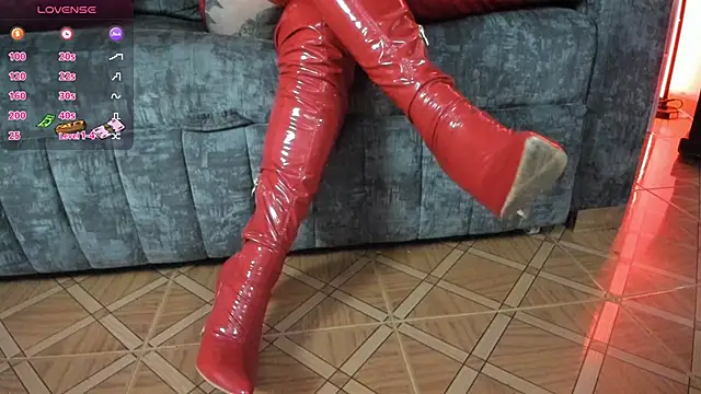 Snapshot of _LuanaDabbraccio chatting on 11/21/25, 02:05 LuanaDabbraccio online show from 11/21/25, 02:05