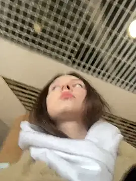 Snapshot of MilaBee chatting on 03/22/25, 05:49 MilaBee online show from 03/22/25, 05:49