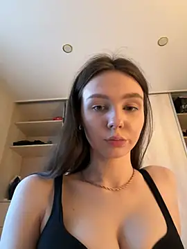 Snapshot of MilaBee chatting on 03/22/25, 12:14 MilaBee online show from 03/22/25, 12:14