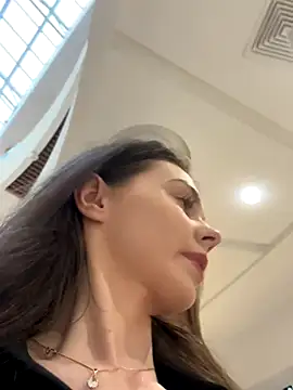 Snapshot of MilaBee chatting on 10/06/25, 08:56 MilaBee online show from 10/06/25, 08:56