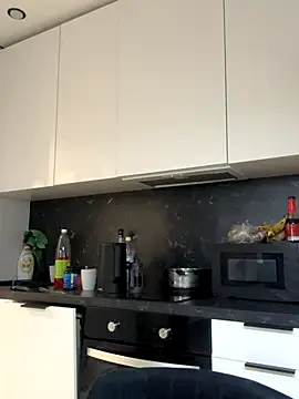 Snapshot of MilaBee chatting on 10/07/25, 10:12 MilaBee online show from 10/07/25, 10:12