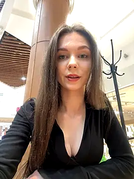 Snapshot of MilaBee chatting on 10/16/25, 06:03 MilaBee online show from 10/16/25, 06:03