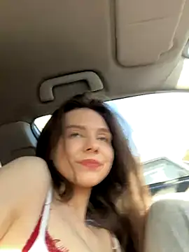 Snapshot of MilaBee chatting on 10/25/25, 04:09 MilaBee online show from 10/25/25, 04:09