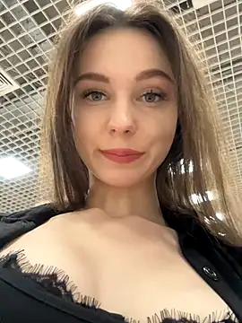 Snapshot of MilaBee chatting on 11/01/25, 10:06 MilaBee online show from 11/01/25, 10:06