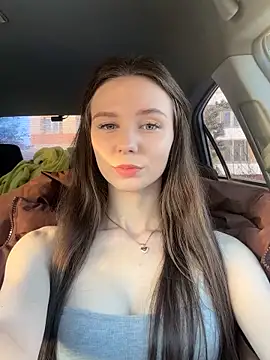 Snapshot of MilaBee chatting on 11/18/25, 03:12 MilaBee online show from 11/18/25, 03:12