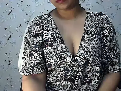 Snapshot of sonali4 chatting on 09/10/25, 02:39 sonali4 online show from 09/10/25, 02:39