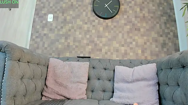 juliana luque online show from 10/30/25, 12:17