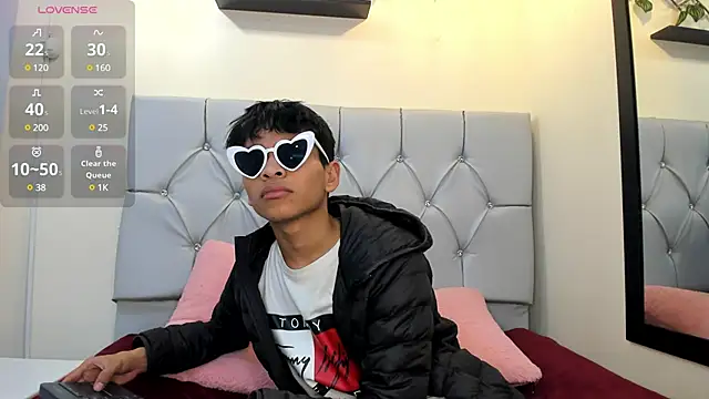 Snapshot of Ethan_Westt chatting on 03/21/25, 05:34 Ethan Westt online show from 03/21/25, 05:34