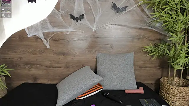 mia lacy  online show from 10/30/25, 07:25