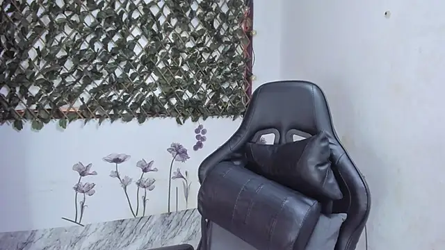 Sarahbrowm  online show from 10/20/25, 07:03