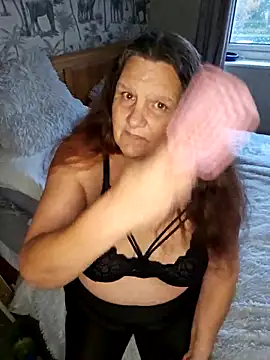 MissQueenBeex online show from 10/23/25, 07:51