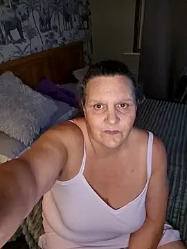 MissQueenBeex online show from 11/14/25, 08:18