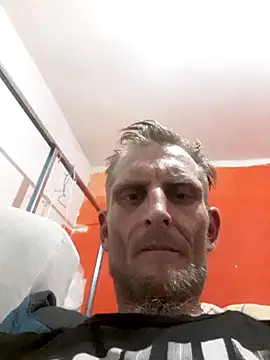 Snapshot of Tomassasdss chatting on 10/01/25, 02:39 Tomassasdss online show from 10/01/25, 02:39