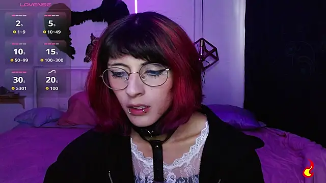 Snapshot of goth_minerva chatting on 10/09/25, 01:42 goth minerva online show from 10/09/25, 01:42