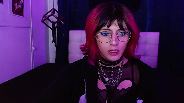 Snapshot of goth_minerva chatting on 10/18/25, 01:23 goth minerva online show from 10/18/25, 01:23