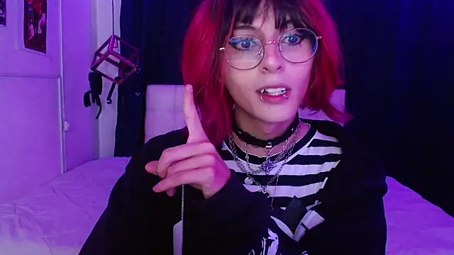 Snapshot of goth_minerva chatting on 10/20/25, 01:44 goth minerva online show from 10/20/25, 01:44