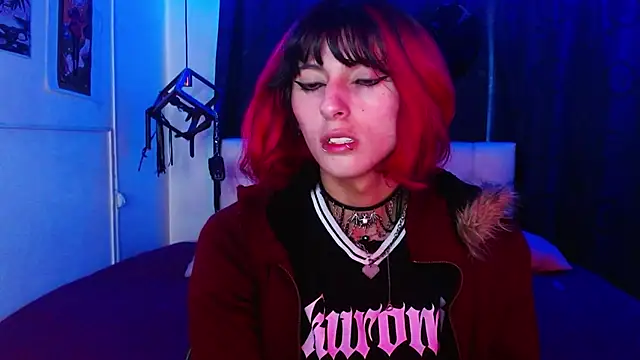 Snapshot of goth_minerva chatting on 11/11/25, 01:22 goth minerva online show from 11/11/25, 01:22