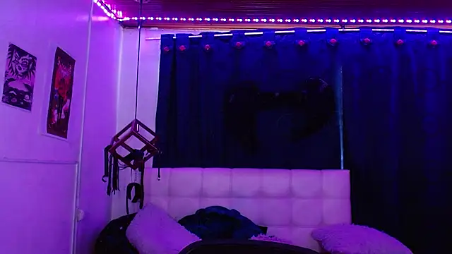 Snapshot of goth_minerva chatting on 11/18/25, 02:32 goth minerva online show from 11/18/25, 02:32