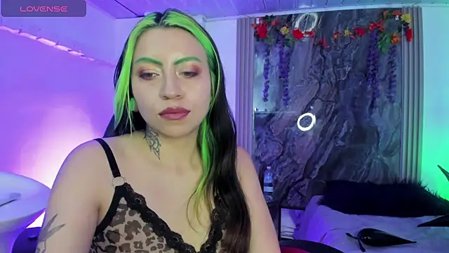 Snapshot of midory_ chatting on 10/12/25, 12:42 midory online show from 10/12/25, 12:42