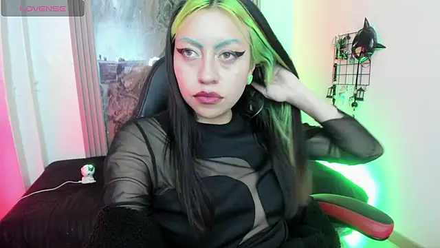 Snapshot of midory_ chatting on 10/17/25, 03:20 midory online show from 10/17/25, 03:20