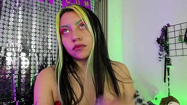 Snapshot of midory_ chatting on 11/13/25, 03:49 midory online show from 11/13/25, 03:49