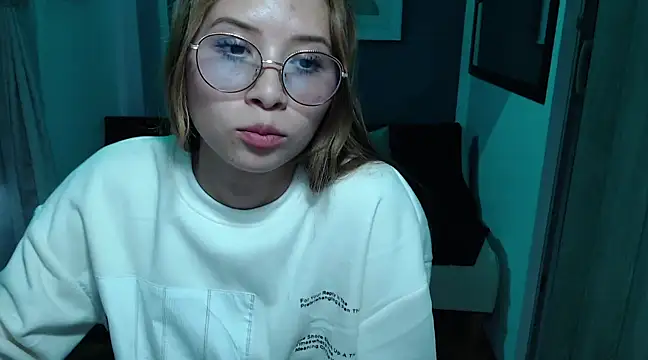 Snapshot of Fiorellaa_delsd chatting on 03/19/25, 12:56 Fiorellaa delsd online show from 03/19/25, 12:56