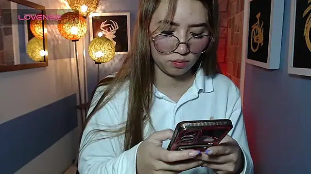 Snapshot of Fiorellaa_delsd chatting on 09/25/25, 02:43 Fiorellaa delsd online show from 09/25/25, 02:43