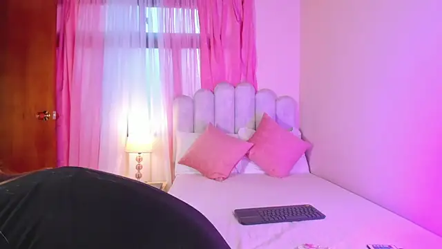 Snapshot of zaraquiinn chatting on 11/14/25, 09:57 zaraquiinn online show from 11/14/25, 09:57