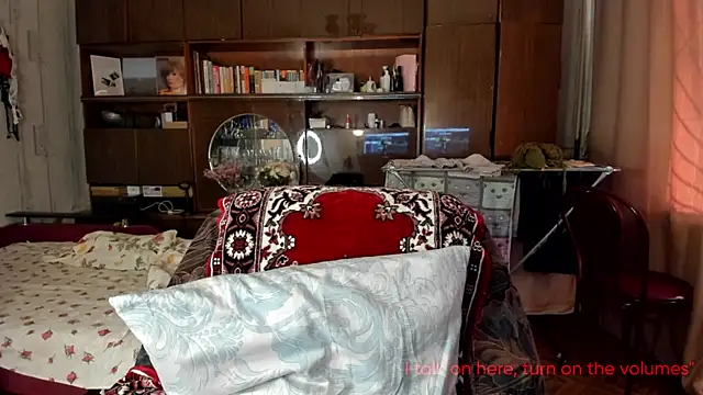 Snapshot of AngelaSwan chatting on 09/14/25, 02:16 AngelaSwan online show from 09/14/25, 02:16