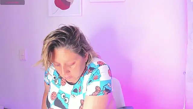 ariana cruz online show from 09/26/25, 07:40