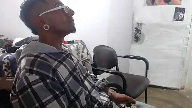 Snapshot of Cobra__Egipcia chatting on 10/16/25, 12:33 Cobra Egipcia online show from 10/16/25, 12:33