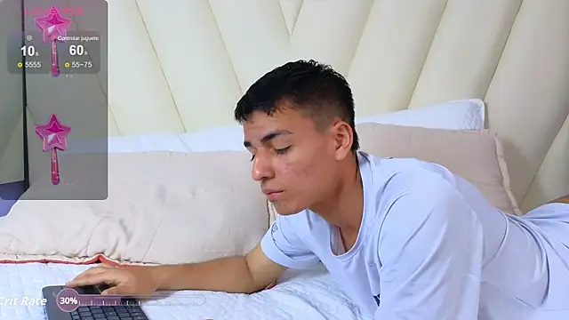 Snapshot of Hotboy21_ chatting on 10/21/25, 04:02 Hotboy21 online show from 10/21/25, 04:02