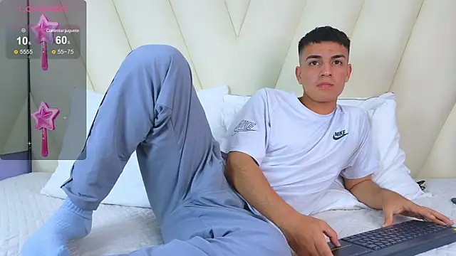 Snapshot of Hotboy21_ chatting on 11/07/25, 03:39 Hotboy21 online show from 11/07/25, 03:39