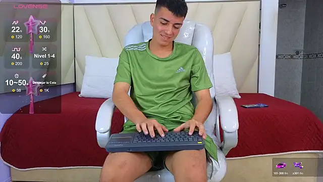 Snapshot of Hotboy21_ chatting on 11/09/25, 03:49 Hotboy21 online show from 11/09/25, 03:49