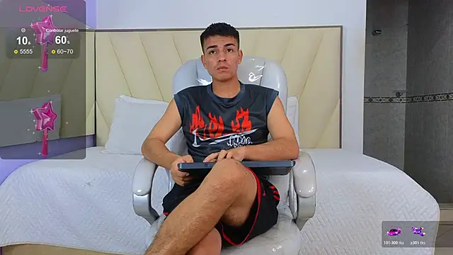 Snapshot of Hotboy21_ chatting on 11/12/25, 03:51 Hotboy21 online show from 11/12/25, 03:51