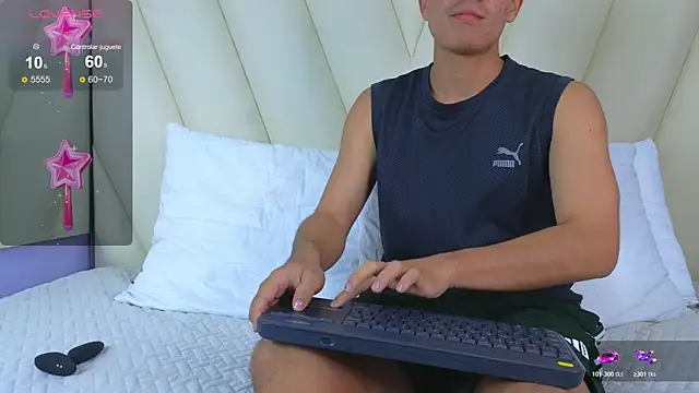 Snapshot of Hotboy21_ chatting on 11/13/25, 03:49 Hotboy21 online show from 11/13/25, 03:49